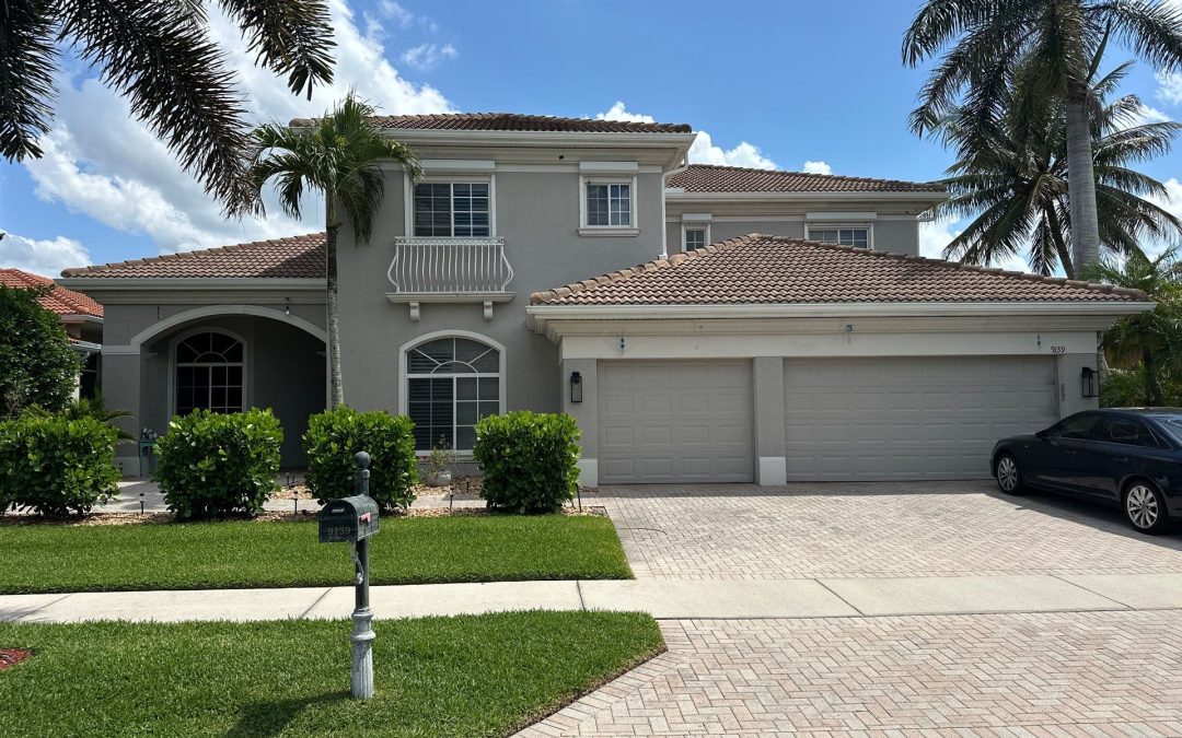 Flat Roof vs Pitched Roof for Fort Myers Florida Homes